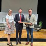 Regionaler Pionier Award überreicht von Bundesminister Norbert Totschnig